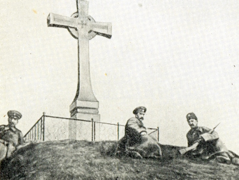 Жандарми біля могили Тараса Шевченка, 1914 рік Жандарми біля могили Тараса Шевченка, 1914 рік